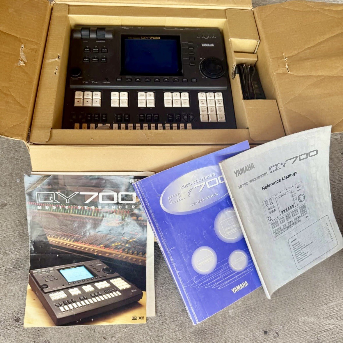 YAMAHA ミュージックシーケンサー [QY700] o7r6kf1 YAMAHA QY700 MIDI Music Digital Sequencer Samplers Rhythm