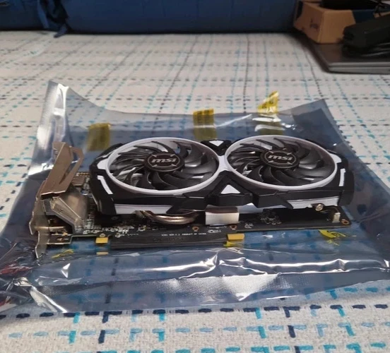 MSI AMD Radeon RX 570 Armor 8GB GDDR5 scheda video in ottime condizioni - Image 3 of 4