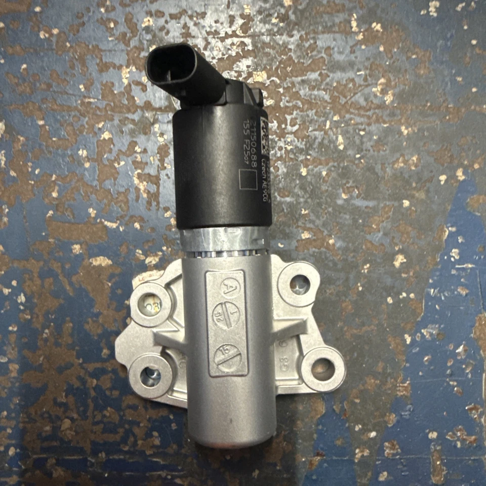 Solenoide de distribución de válvula variable (VVT) de motor Volvo genuino, escape - 31480441 Foto 3 de 4