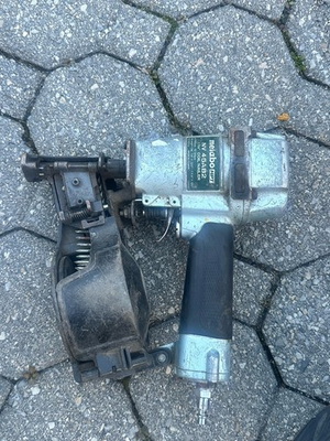 #ad Hitachi NV45AB 1 3 4 in 120 PSI Coil Air Nail Gun Not Tested $78.99