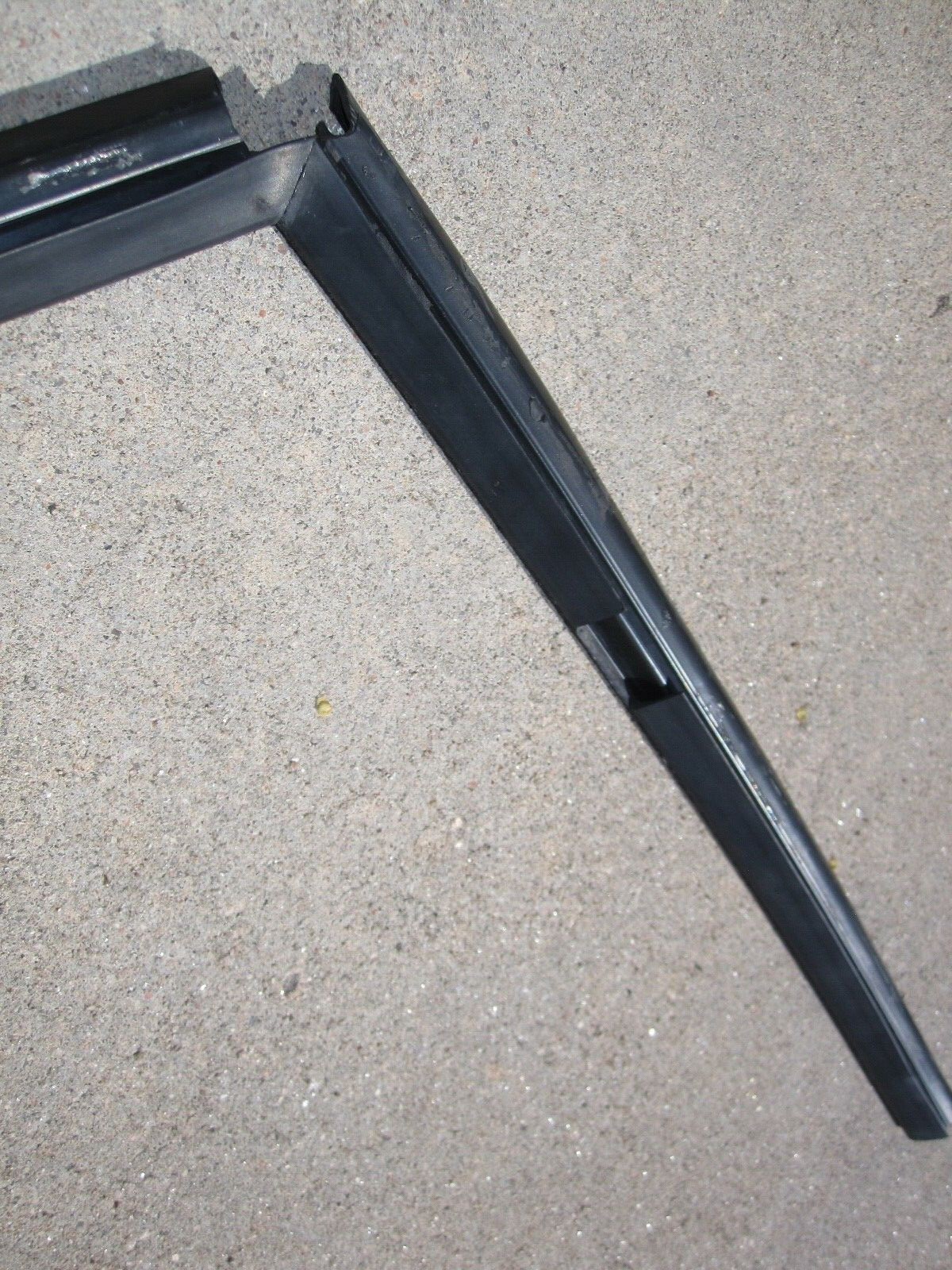02-2010 LAMBORGHINI MURCIELAGO LEFT DRIVERS DOOR GLASS MOLDING WINDOW SEAL 