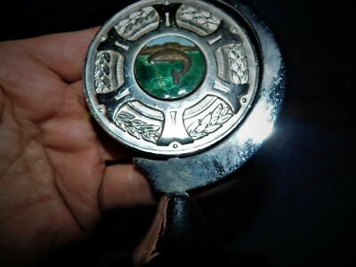 VINTAGE ANGELPOKAL AUF BAKELITSOCKEL DICKE EMAILLE SPIN TOP G HALL 1961