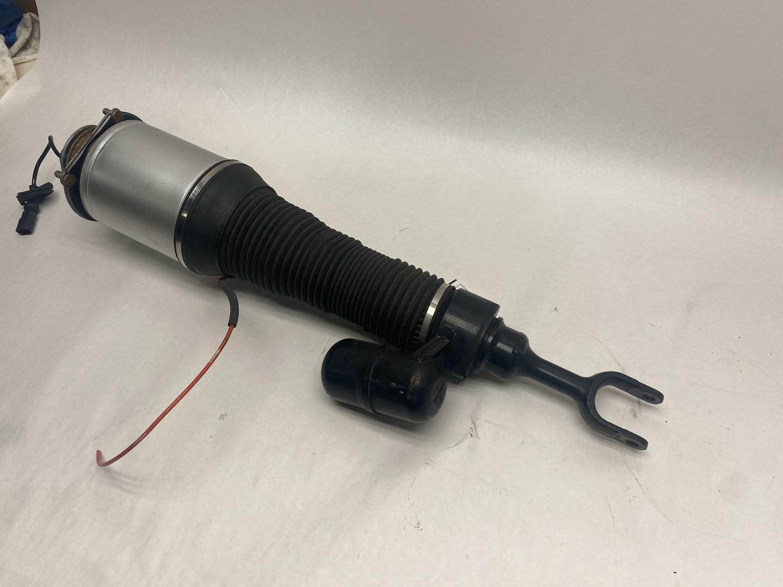 2006-2012 BENTLEY CONTINENTAL FRONT LEFT SIDE AIR RIDE SHOCK STRUT ABSORBER OEM