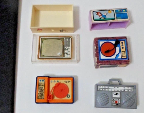 VTG DOLL ACCESSORY RECORD PLAYER TV RADIO CARDBOARD PLASTIC KEN BARBIE TAMMY SZ