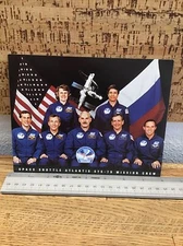 Official Atlantis Space Shuttle Mission STS-79 Crew 8 x 6 Postcard LL4.17