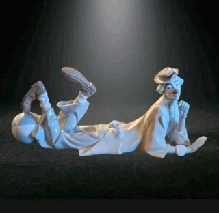Lladro #4618 Of a Clown Lying Down With a Beach Ball