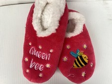 Snoozies Foot Covering Slippers QUEEN BEE Women's Size Medium 7/8 NWT