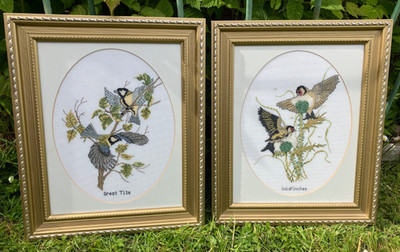 Paar gerahmte fertige Kreuzstich Vogel Bilder Blaumeise Buchfink 44 x 37 cm