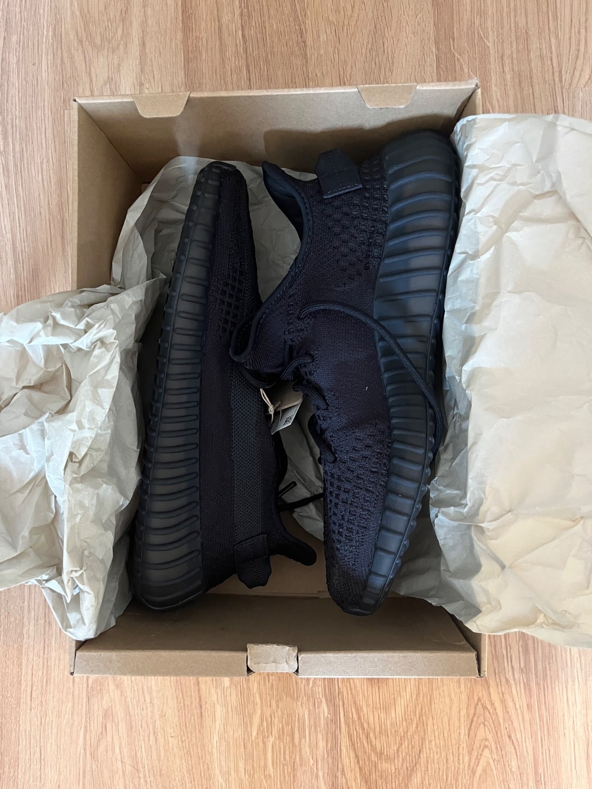 Adidas Yeezy Boost 350 V2 Onyx - Size 10.5 - brand new, never worn