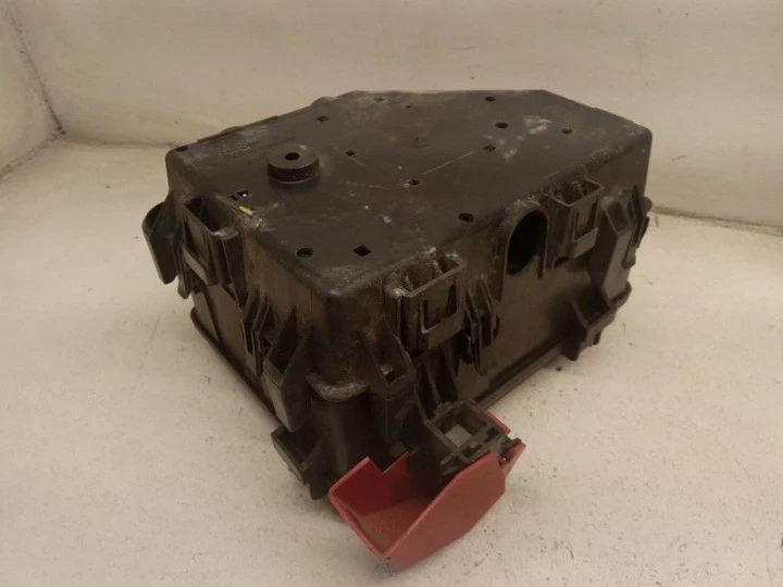 2013-2014 Chevrolet Traverse Engine Fuse Box W/o Tow Package Assembly OEM — 第 3/4 张图片