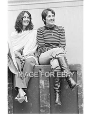 MIMI FARINA JOAN BAEZ SISTERS  CANDID  8X10 PHOTO 593