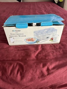 Donvier Cuisipro Electronic Yogurt Maker, 8 Jars, LCD Display, Timer, White