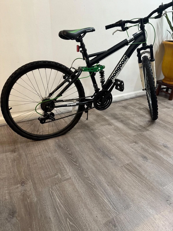 26英寸男孩Mongoose Term自行车带16英寸Element Racing减震器 — 第 3/4 张图片