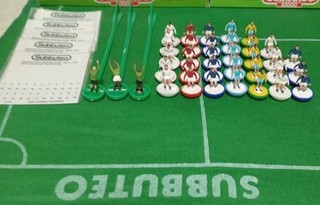 Subbuteo Job Lot 32 spare players 3 keepers 5 sheets of numbers for backs