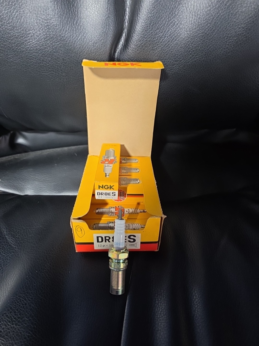 DR8ES NEW NGK SPARK PLUG LOT 9 FREE SHIPPING