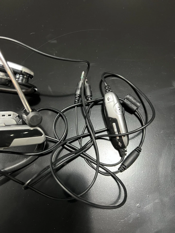 Logitech Premium Notebook Silver/Black Neckband Headset (PRE-OWNED) - Image 3 of 3