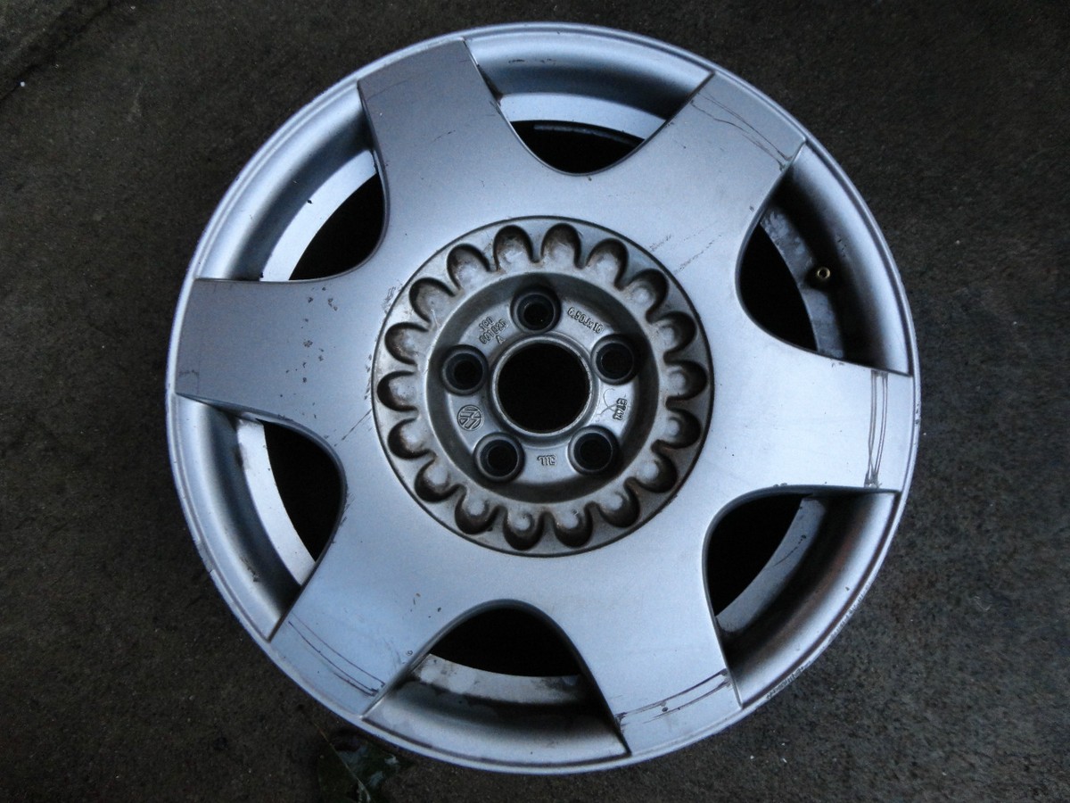 Volkswagen Beetle 16インチワーゲンレトロホイール純正フレーム 98 99 00 01 02 03 04 VOLKSWAGEN VW BEETLE 16