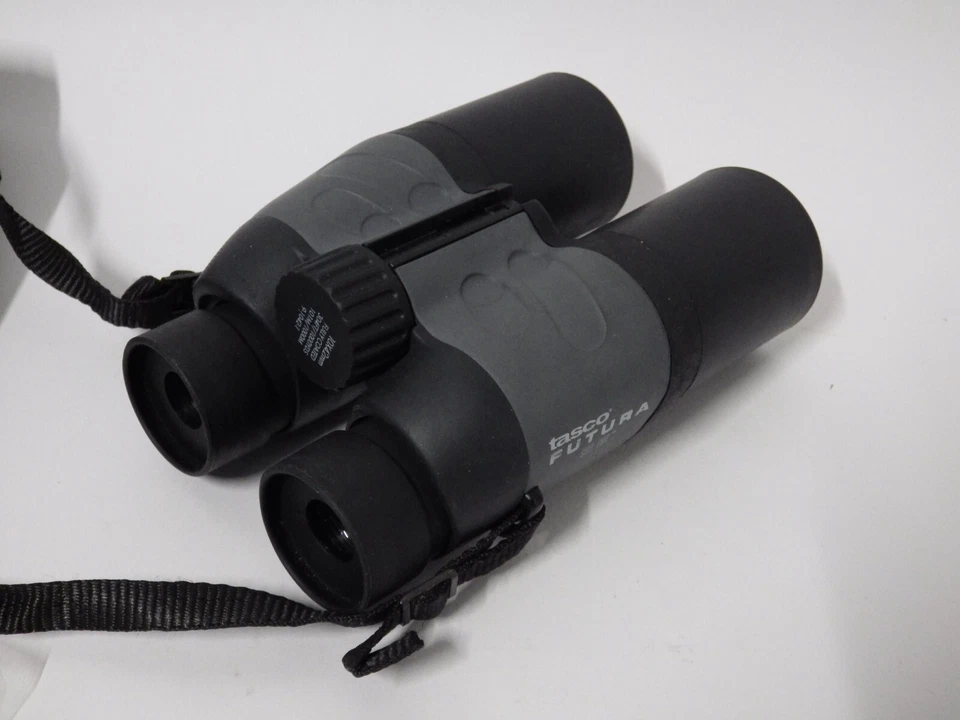 Tasco Futura-SE Binoculars 10 x 42mm Fishing Walking Hiking Camping - Image 4 of 4