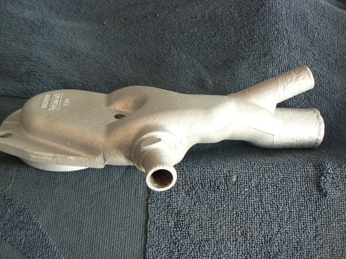 TRIUMPH STAG ENGINE 6 VANE WATERPUMP COVER - Picture 2 of 3