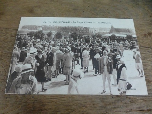 Deauville - La plage fleurie av de la république et rue désiré le Hoc