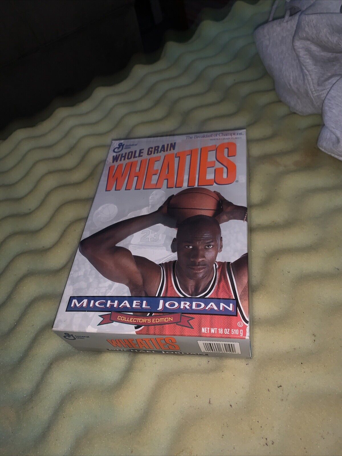 Michael Jordan Unopened WHEATIES Silver Cereal Box. Collectors Edition 1993