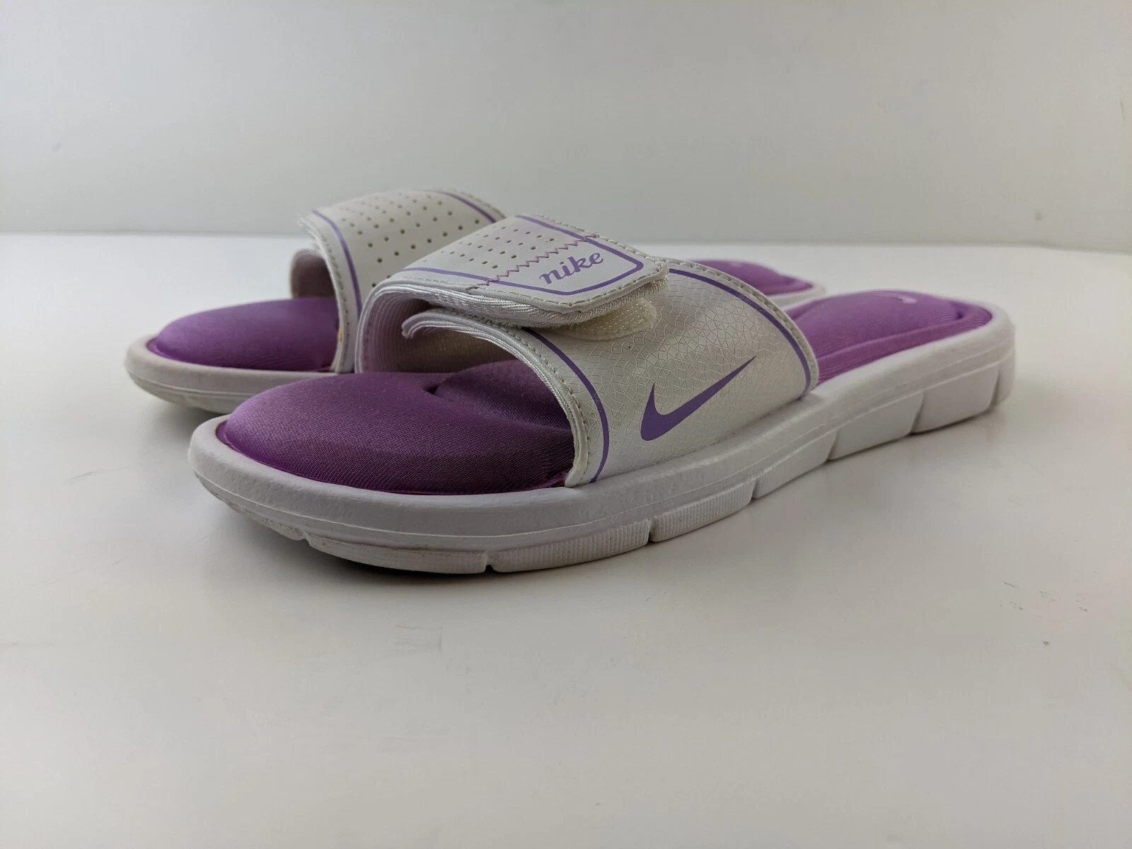 Nike scarpe da donna comode plantare US 7 bianco viola sandalo slide slip on gancio passante