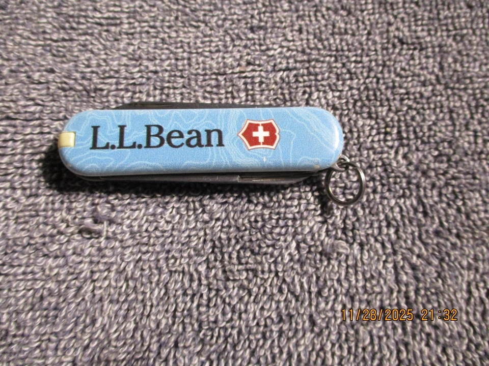 Lote de (2) facas Victorinox Swiss Army Classic SD Gaggle of Geese & L.L. Feijão - Imagem 4 de 4