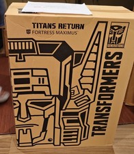 Hasbro Transformers Generations Titans Return Fortress Maximus SDCC Figure