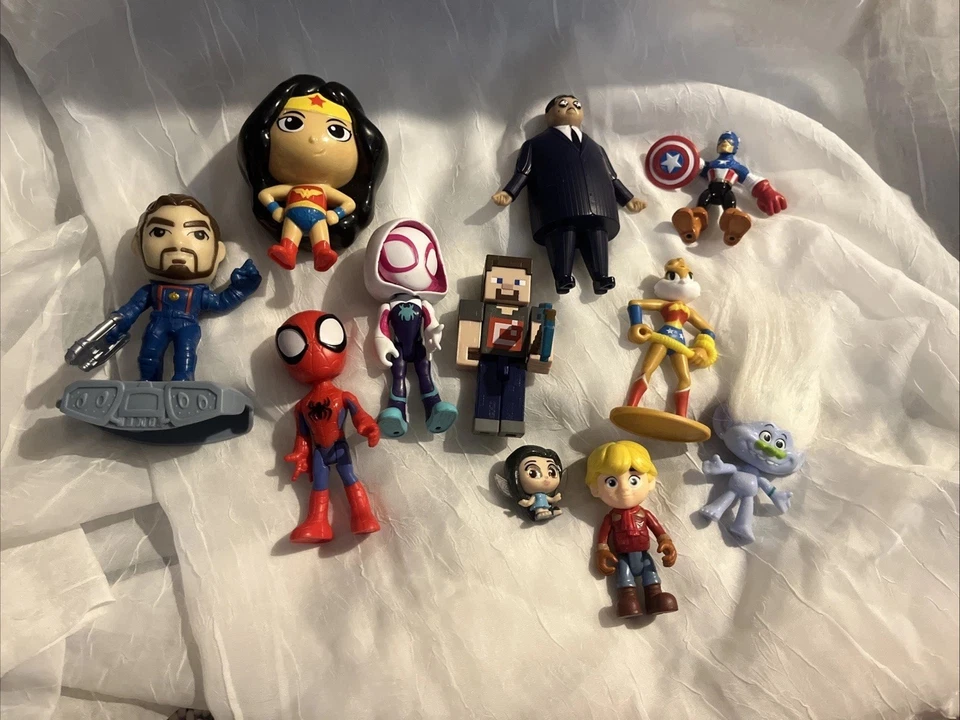 (11) Лот товаров с Фигурками Человек-паук, Чудо-женщина, Looney Tunes, Minecraft, DC, Тролли - Изображение 3 из 4