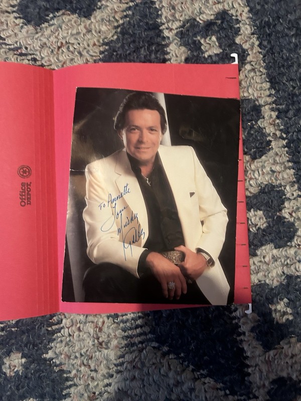 MICKEY GILLEY COUNTRY MUSIC LEGEND Signed Autographed 8X10 PHOTOGRAPH Inscribed