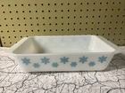Vintage Pyrex Turquoise Snowflake White 2qt Space Saver Casserole 575-B no lid