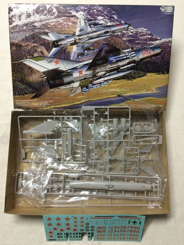 1/72 FUJIMI 35107 : MIG-21MF FISHBED J RED STAR MIKOYAN GOUREVITCH VVS ROMANIA