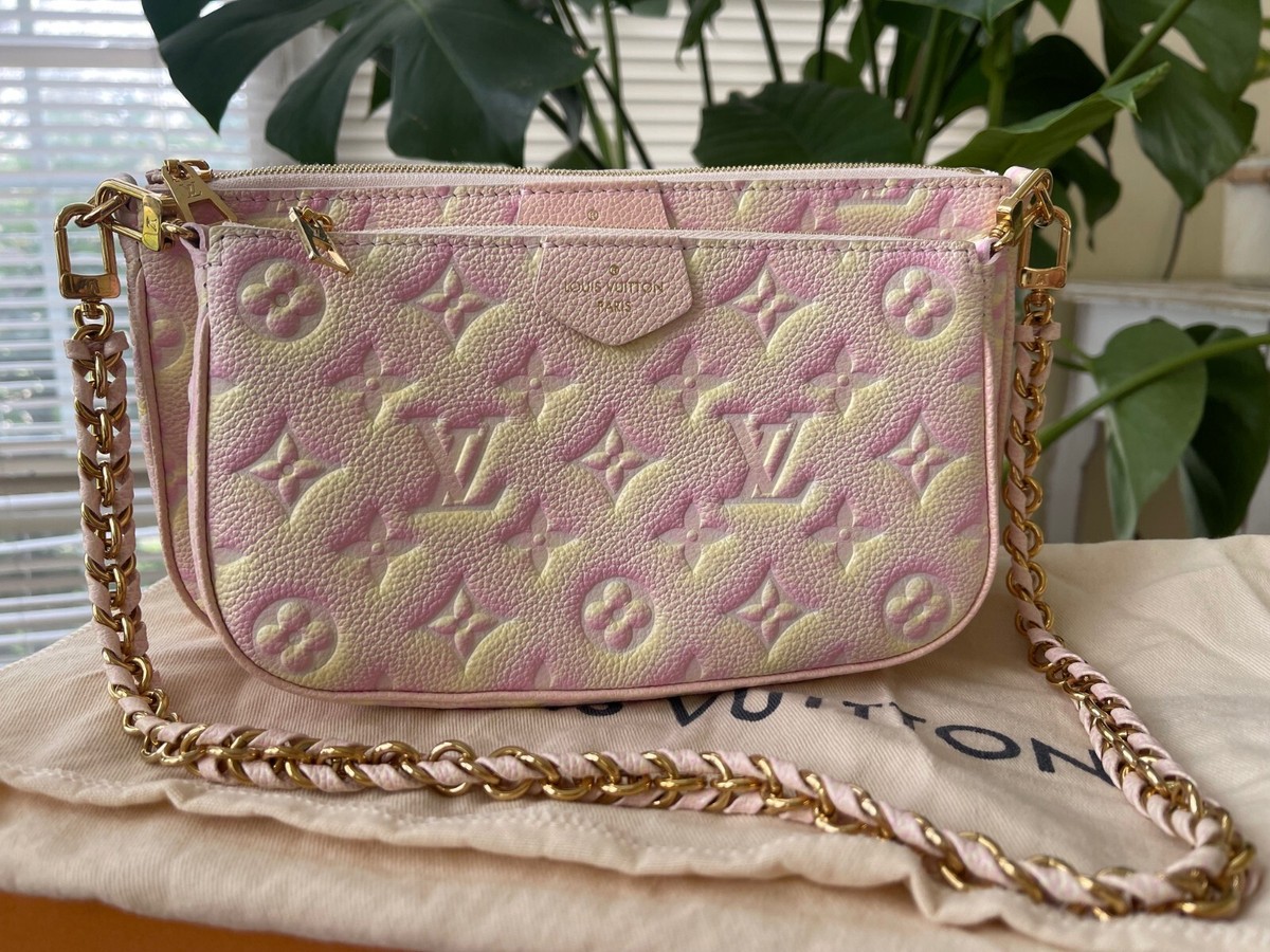 LOUIS VUITTON ピンクストライプバッグ A watch trunk—reimagined as a handbag. 👜 Every detail tells a