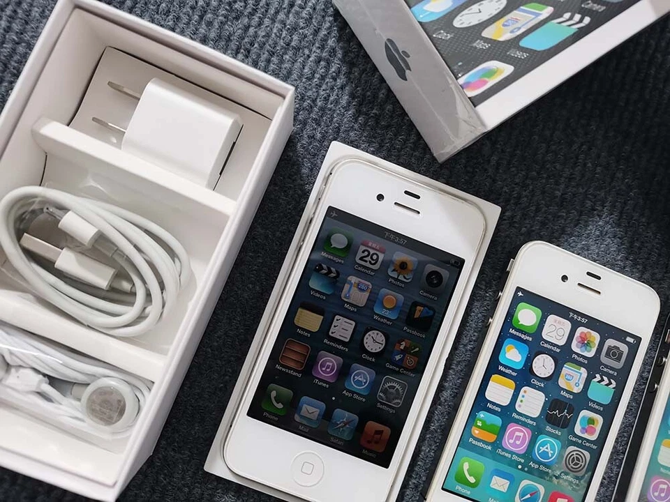 Apple iPhone 4 4S 8/16/32/64 iOS 6 7 9 Unlocked 3G Smartphone Sealed in BOX - Image 2 of 4