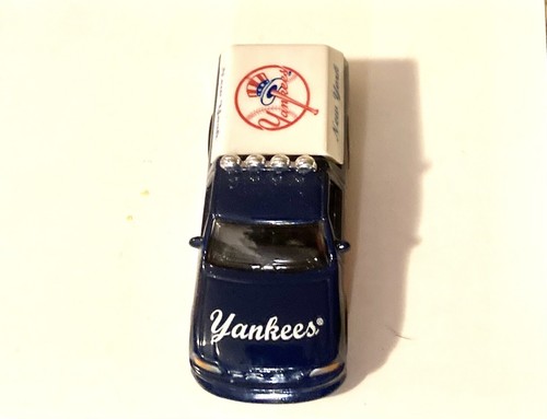 🏁 WHITE ROSE COLLECTION New York Yankees Team 1999 Ford Pickup Truck 1:64 🏁 - Picture 6 of 8