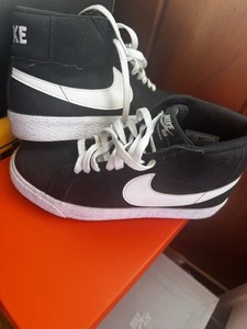 Nike SB Blazer Mid Lace-Up Mid Top Skateboarding Sneaker Black/White