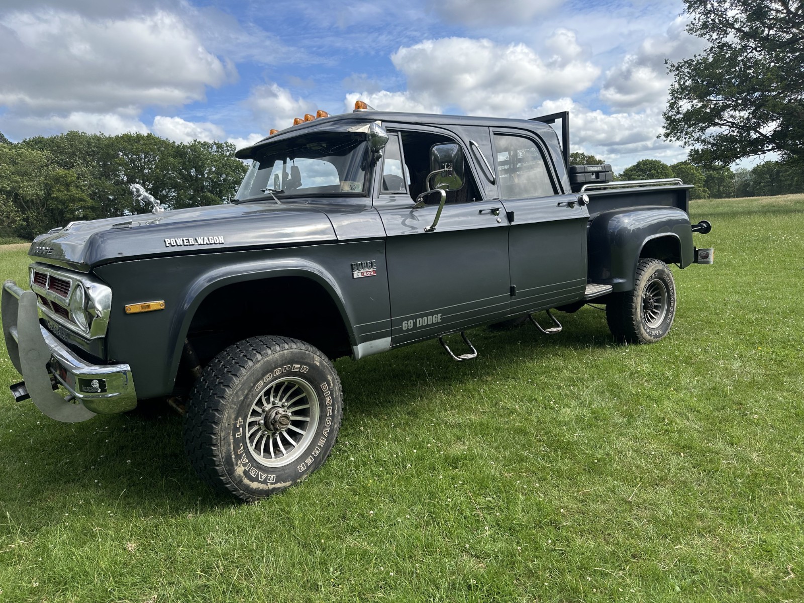 1969 Dodge W 200 Power Wagon 4×4 Stepside