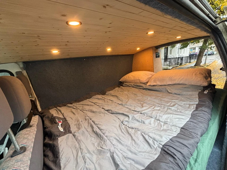 Toyota Hiace campervan - Image 3 of 4