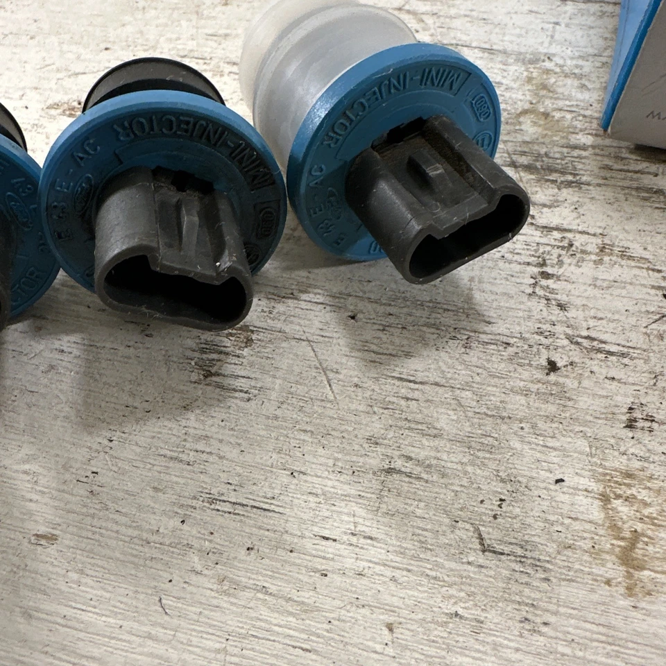 Lote de 4 Novos Injetores de Combustível Ford E53Z9F593C Compatível com 1985-87 Tempo Mercury Topaz Fabricante de Equipamento Original - Imagem 4 de 4