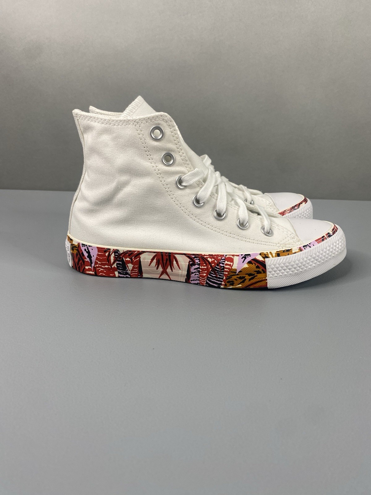 Converse CTAS Hi Women’s 6 White Canvas High Top Shoes Mantra Orange Print Converse CTAS Hi Women’s 6 White Canvas High Top Shoes Mantra Orange Print