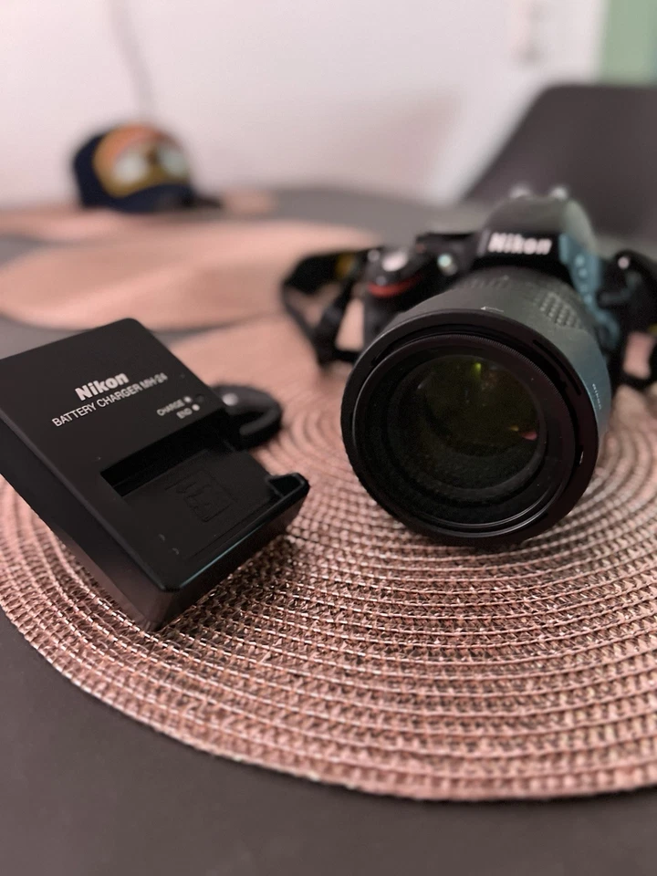 Nikon D5100 Spiegelreflexkamera mit AF-S DX NIKKOR 18-105mm 1:3,5-5,6 ED - Bild 3 von 4