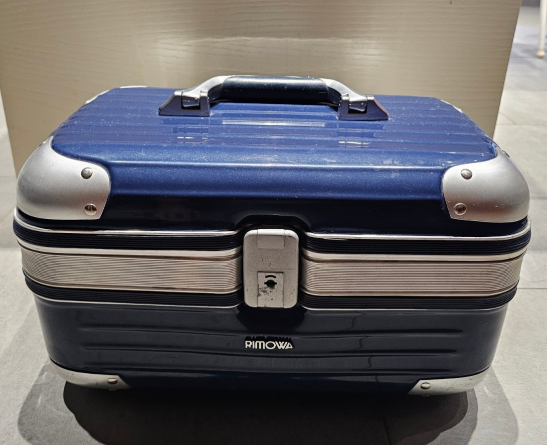 RIMOWA Limbo Beautycase con specchio vassoio e chiave