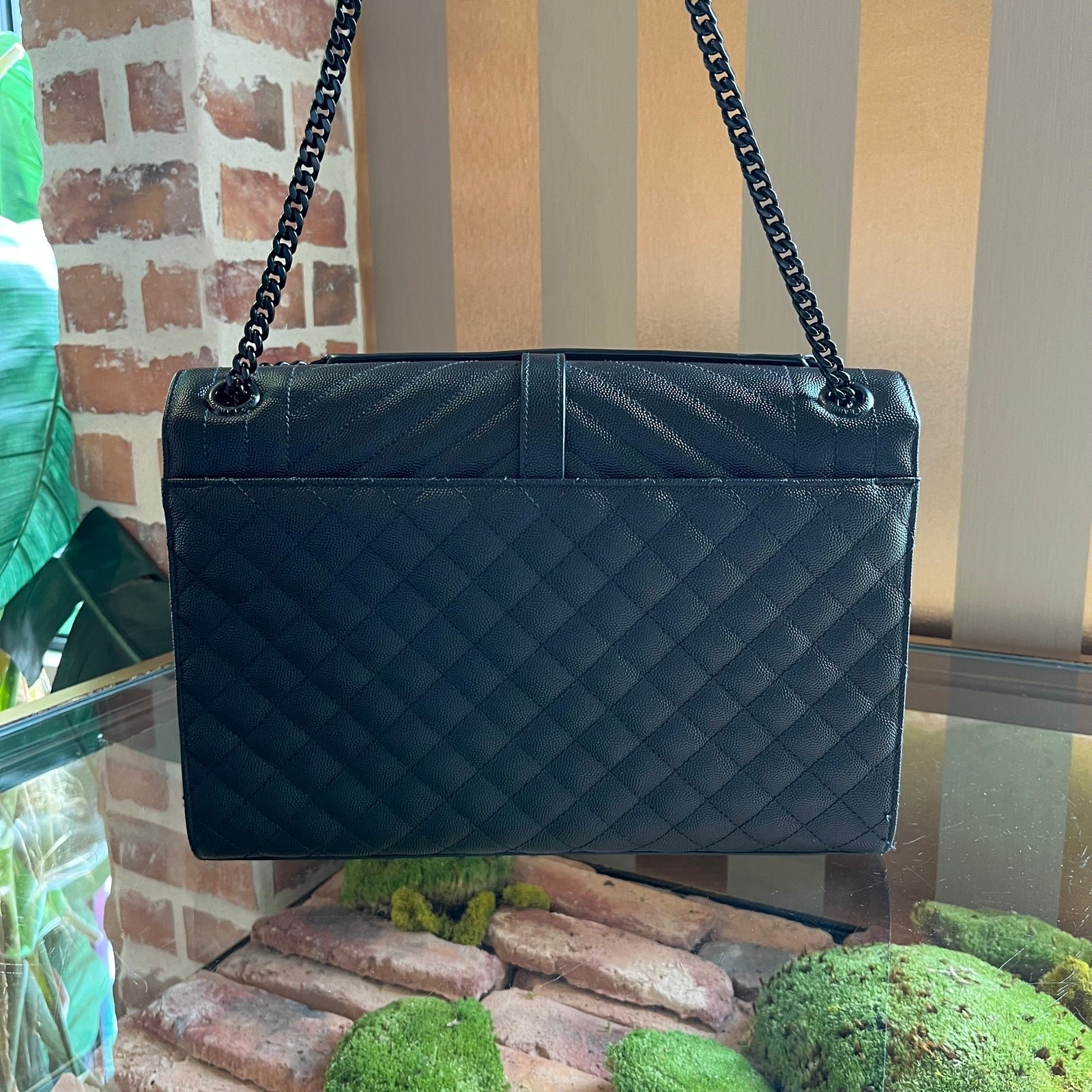 Borsa a tracolla SAINT LAURENT nera su nera grande triquilt monogramma