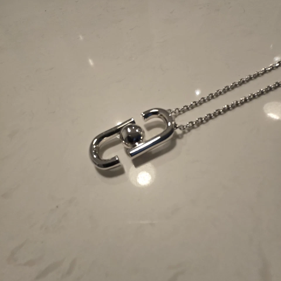 COLLAR MARC JACOBS PLATA Foto 3 de 4