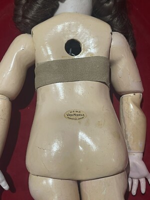 Poupée SFBJ Paris taille 9. Tête porcelaine, yeux basculants Poupée SFBJ Paris taille 9. Tête porcelaine, yeux basculants