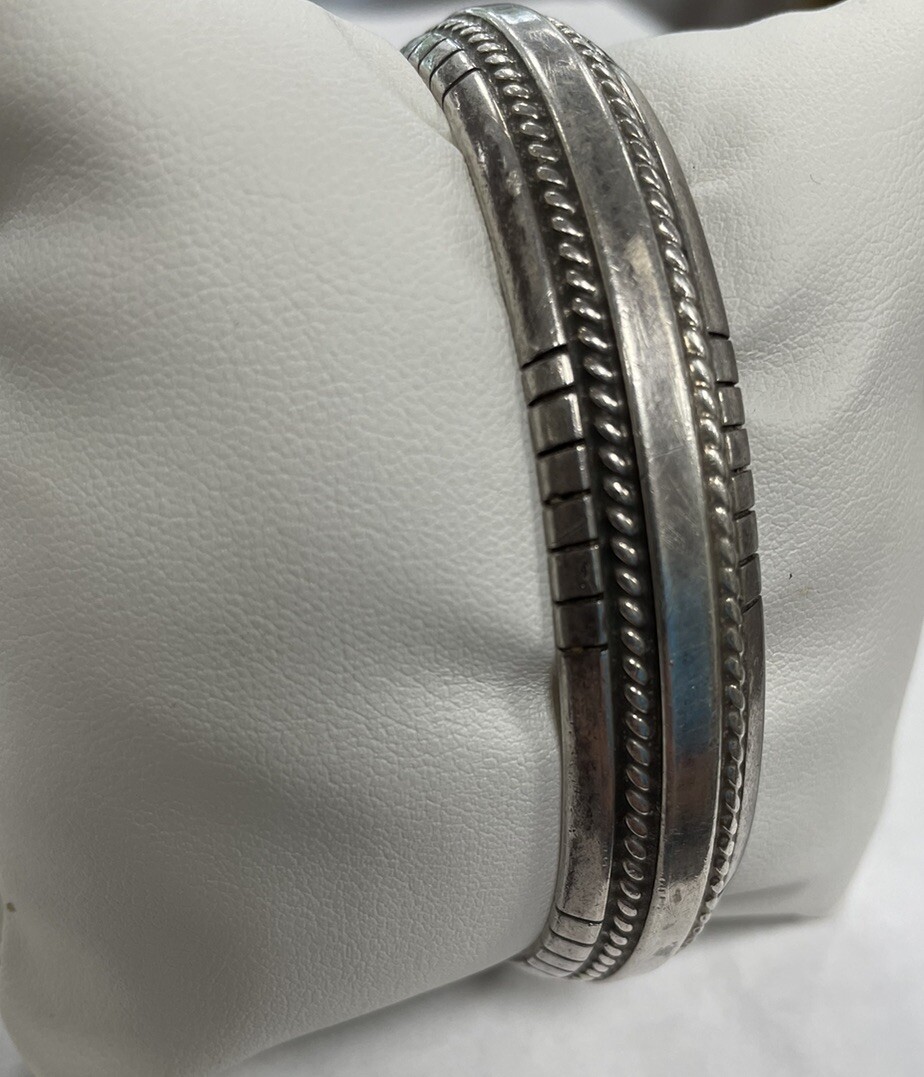 VINTAGE TAHE NAVAJO STERLING SILVER TWIST DESIGN CUFF BANGLE