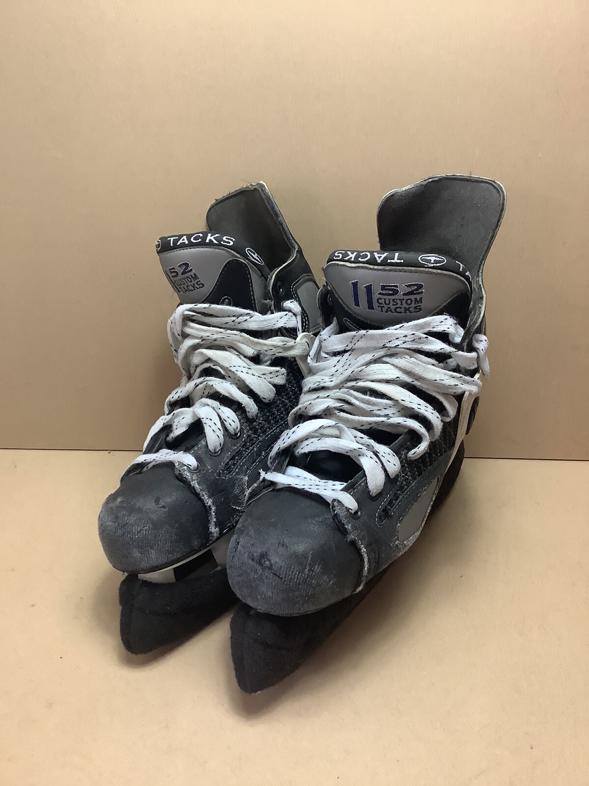 CCM Tacks 1152 Pro Lite 3 Ice Hockey Skates (US MENS SIZE 9) Black/White eBay