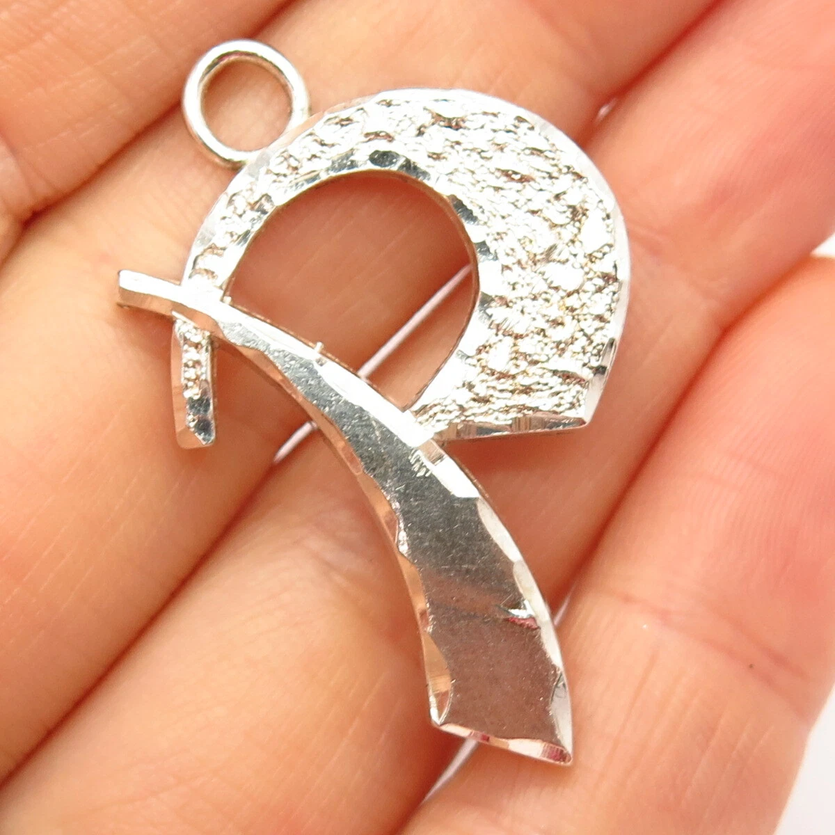 P initial shop pendant
