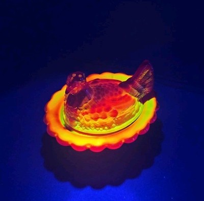 Vintage Mosser Mini Hen On Nest Cadmium Orange Red Yellow UV Glow RARE!