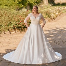 Wedding Dresses Plus Size V-Neck 3/4 Sleeves Bride Gowns Lace Applique A-Line
